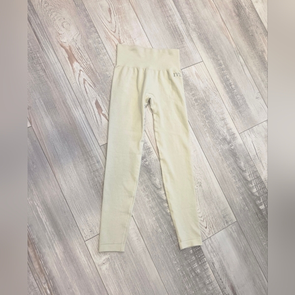IVL Collective Seamless High-Waisted Leggings- In A "Cream" Color!! - Picture 10 of 12